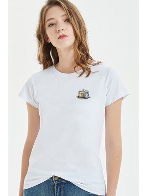 Qivi Fotoğraf Makinesi Kahverengi Objek Lens Camera Baskılı Beyaz Kadın Tshirt