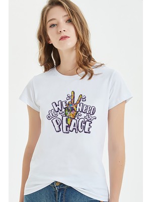 Qivi We Need All Peace Baskılı Beyaz Kadın Tshirt