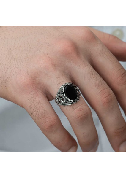 Gümüş Oniks Taşlı Örgü Desenli Erkek Yüzük modelleri