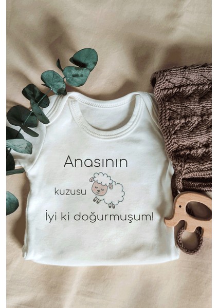 Bebek Beyaz Yazılı Kısa Kol Bebek Body Anasının Kuzusu Zıbın