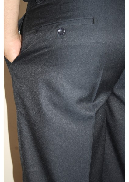 Erkek Klasik Kesim Pileli Siyah Kumaş Pantolon fırsatları