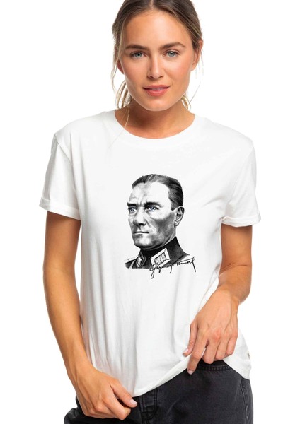 Gazi M Kemal Atatürk Portre Baskılı Beyaz Kadın Tshirt