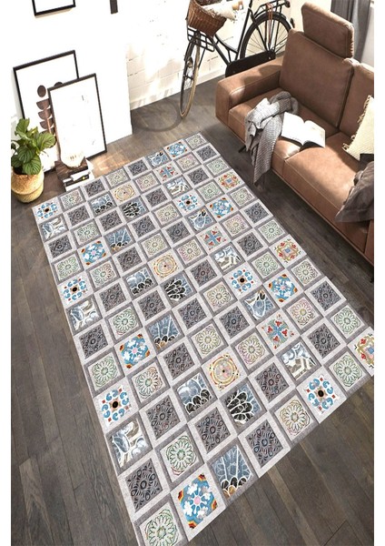 Kaymaz Taban Yıkanabilir Gri Kare Çerçeve Motif Desenli Halı