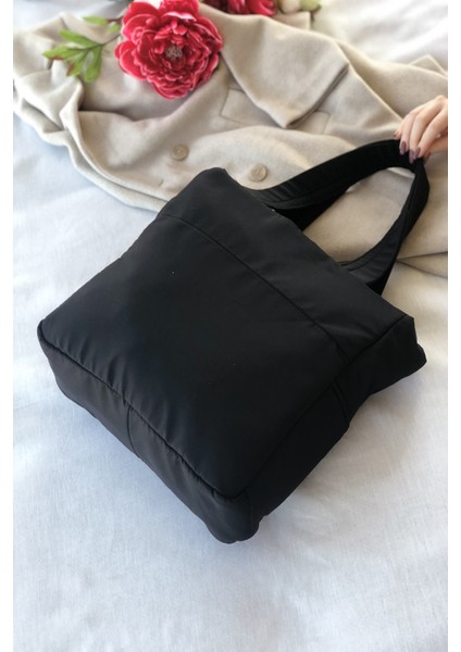 Kadın Siyah Kabartmalı Puf Kumaş Shopper Çanta