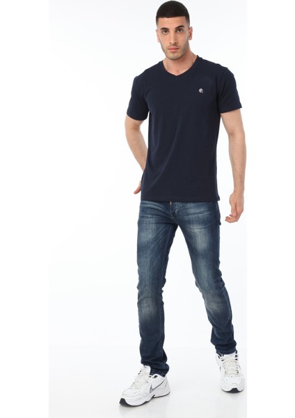 V Yaka Lacivert Renk Kangal Köpeği Logolu T-Shirt fırsatları