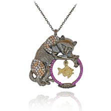 Renkli Taşlı Akvaryumda Balık Yakalayan Kedi Gümüş Kolye