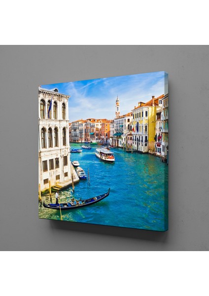 Renkli Evler Arasından Nehir Akıntısı 80X80 cm
