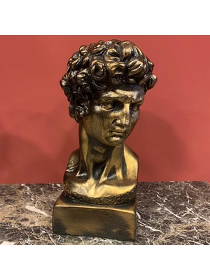 By Ari Davut-Hk105-7