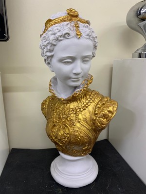 By Ari Marie Antoinette-Hk110-3