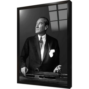 Istikbal Göklerdedir Atatürk Portresi Çerçeveli Cam Tablo