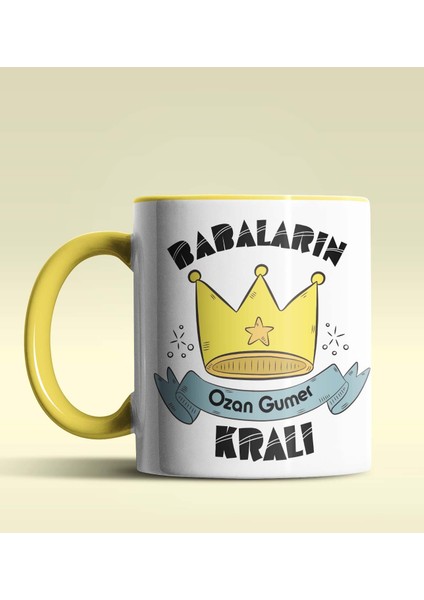 Kişiye Özel Babaların Kralı 2 Tasarımlı Sarı Renkli Kupa