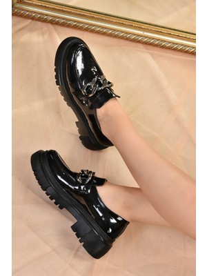 Fox Shoes Siyah Rugan Kalın Tabanlı Kadın Günlük Ayakkabı K294760008