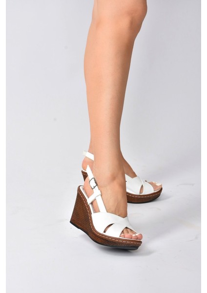 Beyaz Dolgu Topuklu Kadın Ayakkabı K674041309