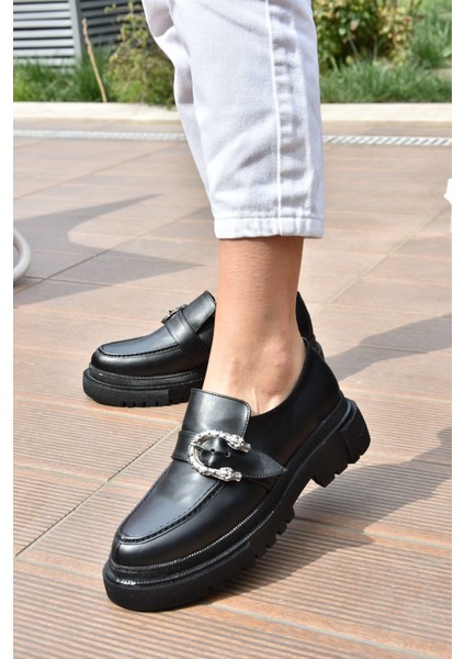 Siyah Metal Detaylı Günlük Kadın Ayakkabı K294760109