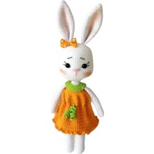 Oyuncak Park Havuç Elbiseli Keyifli Tavşan Amigurumi Organik Oyuncak