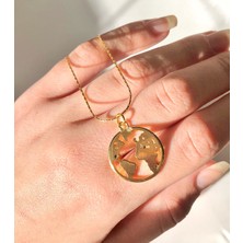 Soiestore Dünya Figürlü Altın Kaplama Kadın Kolye