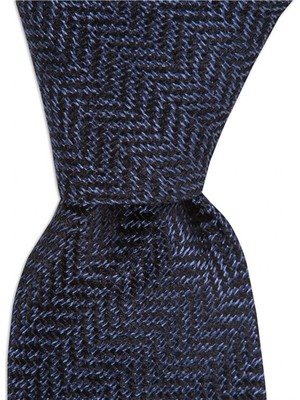 1001 Kravat Lacivert Balıksırtı Desenli 8 cm Genişliğinde Yün Ipek Karışımlı Kravat