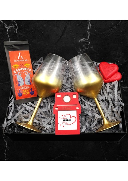 2'li Şarap Kadehi & Anneler Günü Çerçevesi & Taze Filtre Kahve & Kalp Çikolata Hediye Seti