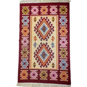 Başaran Tekstil Makine Dokuması 4 M2 Uşak Antik Kilimi, Püsküllü