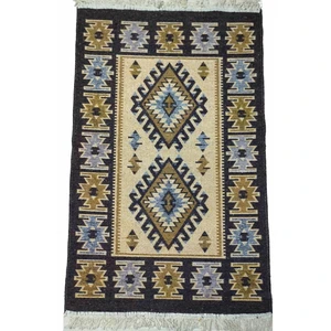 Başaran Tekstil Makine Dokuması 4 M2 Uşak Antik Kilimi, Püsküllü