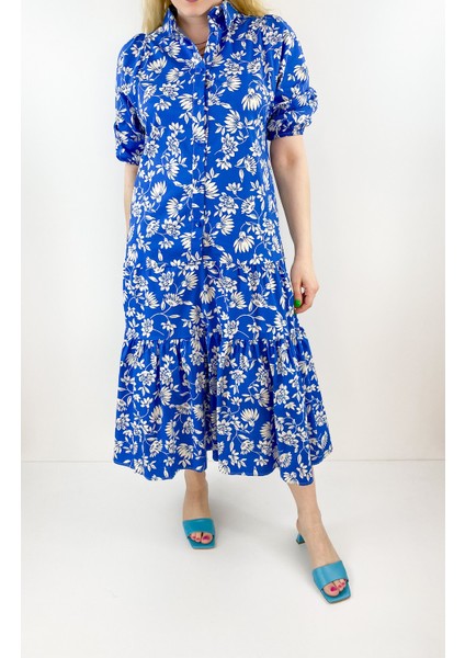 Mavi Üstü Beyaz Çiçek Desenli Elbise