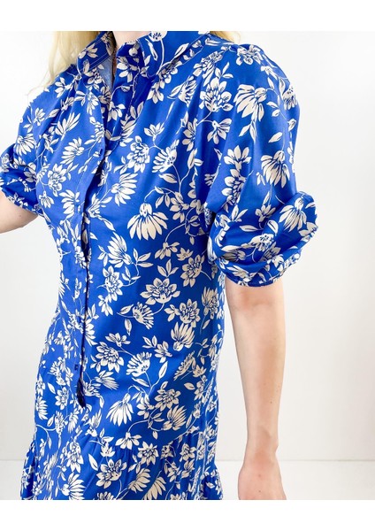 Mavi Üstü Beyaz Çiçek Desenli Elbise modelleri