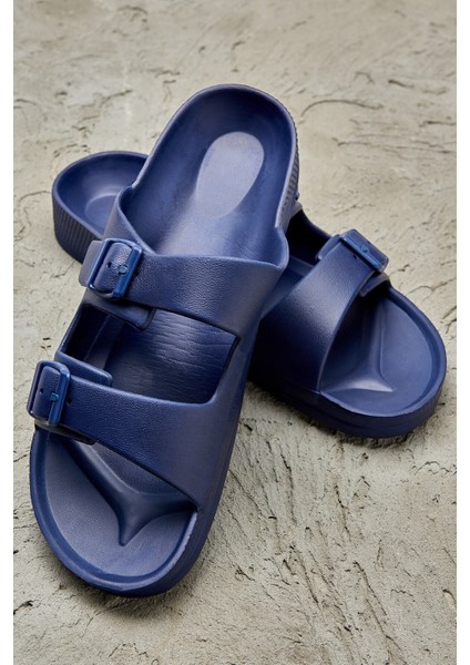 Erkek Lacivert Çift Bantlı Tokalı Terlik