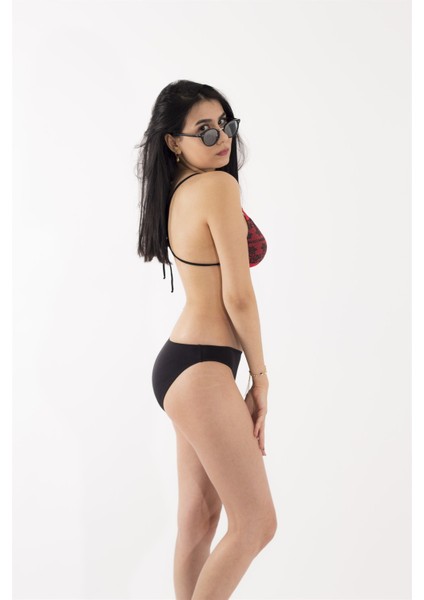 Kırmızı Çiçek Desenli Bikini Takımı