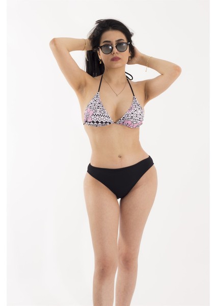 Geometrik Tasarım Üzeri Çiçek Detaylı Bikini Takım