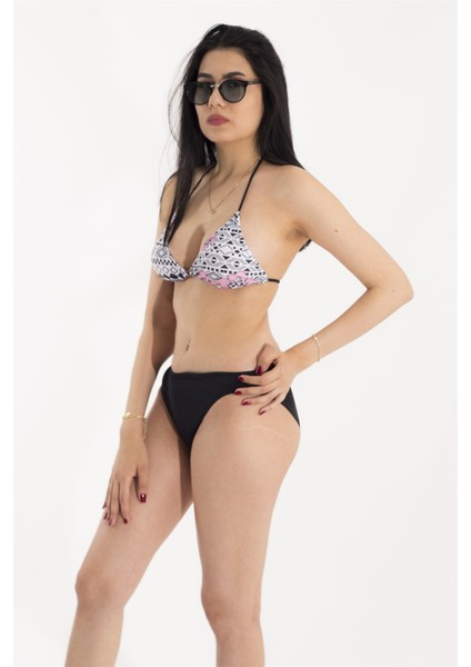 Geometrik Tasarım Üzeri Çiçek Detaylı Bikini Takım