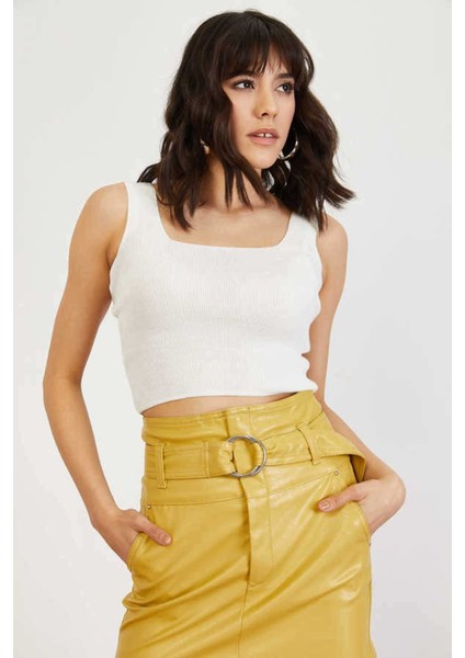 Beyaz Kare Yaka Likralı Fit Triko Kadın Crop Bluz