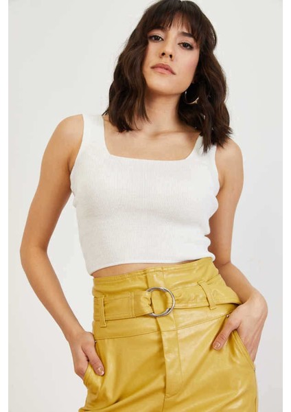 Beyaz Kare Yaka Likralı Fit Triko Kadın Crop Bluz fiyatları