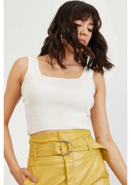 Beyaz Kare Yaka Likralı Fit Triko Kadın Crop Bluz modelleri