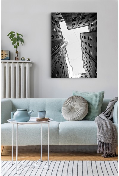 Gıftdeco Siyah Beyaz Apartmanlar ve Gökyüzü Dekoratif Kanvas Tablo