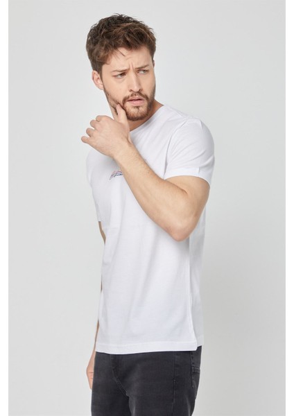Erkek Beyaz Önü Baskılı Kısa Kollu Bisiklet Yaka Basic Slim Fit T-Shirt fiyatları