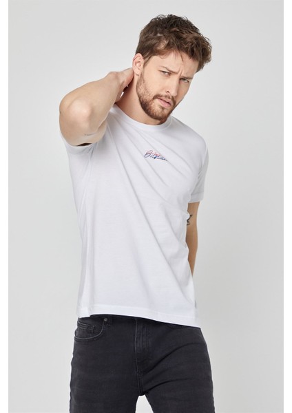 Erkek Beyaz Önü Baskılı Kısa Kollu Bisiklet Yaka Basic Slim Fit T-Shirt fırsatları