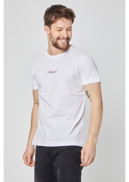 Erkek Beyaz Önü Baskılı Kısa Kollu Bisiklet Yaka Basic Slim Fit T-Shirt indirimleri