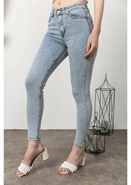 Kadın Açık Kar Yüksek Bel Cepli Kar Yıkama Dar Paça Kot Pantolon