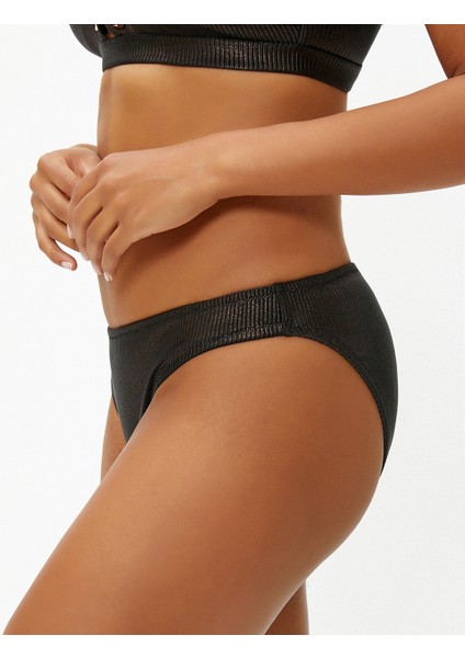 Bikini Altı Metalik
