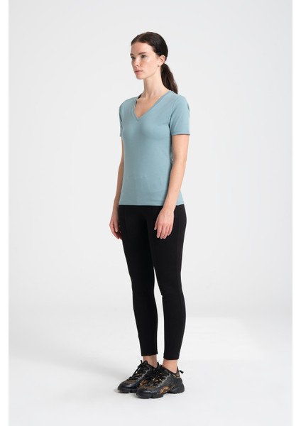V Yaka Kadın Tişört , Ense Taş Detaylı %95 Pamuk Aqua Marine T-Shirt fiyatları