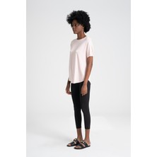 Yuvarlak Yaka, Akıcı ve Rahat %100 Viskon Kadın Tişört, Arkası Uzun, Rahat Fit, Pembe Tshirt