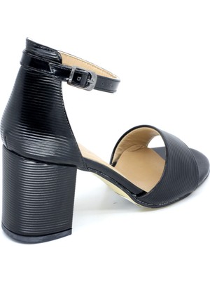 Trendyshoes 03188 Kadın Günlük 7 cm Bilekten Bağlamalı Kalın Topuk Tek Bant Ayakkabı
