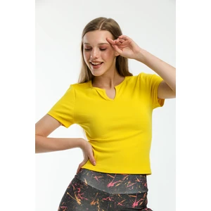Yırtmaç Yaka Detaylı Sarı Naturel Kaşkorse T-Shirt