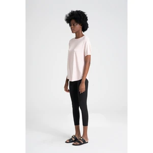 Yuvarlak Yaka, Akıcı ve Rahat %100 Viskon Kadın Tişört, Arkası Uzun, Rahat Fit, Pembe Tshirt