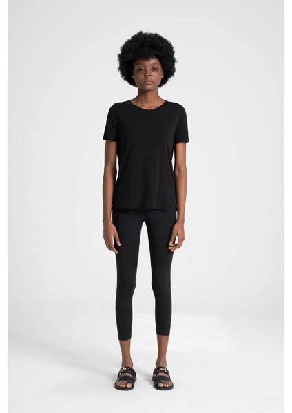 Yumuşak ve Akıcı %100 Doğal Viskon Kumaş Kadın Tişört, Yuvarlak Yaka Siyah Tshirt fiyatları