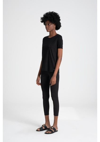 Yumuşak ve Akıcı %100 Doğal Viskon Kumaş Kadın Tişört, Yuvarlak Yaka Siyah Tshirt modelleri