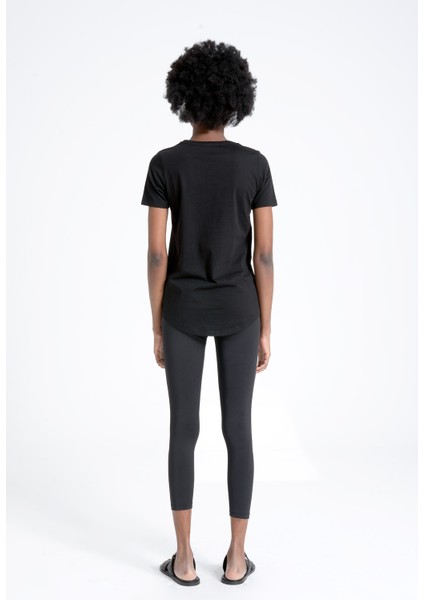 Yuvarlak Yaka %100 Pamuk Kadın Tişört, Arkası Uzun Normal Fit Tsihrt Siyah modelleri