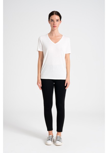 Nokta Varak Baskılı Kadın Tişört, Rahat ve Akıcı %100 Doğal Viskon Kumaş Tshirt, V Yaka Ekru Tshirt