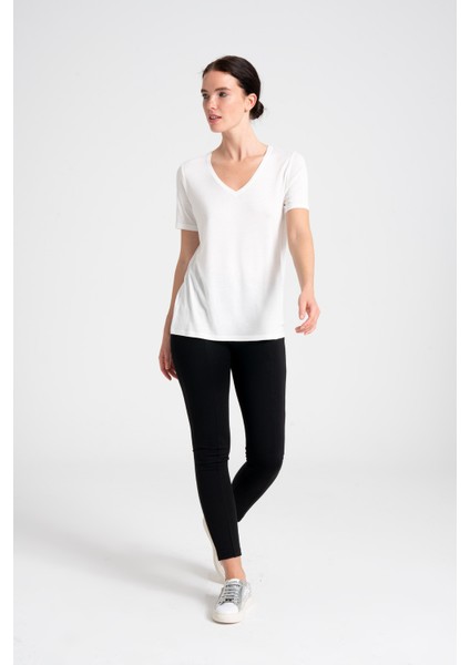 Nokta Varak Baskılı Kadın Tişört, Rahat ve Akıcı %100 Doğal Viskon Kumaş Tshirt, V Yaka Ekru Tshirt fırsatları