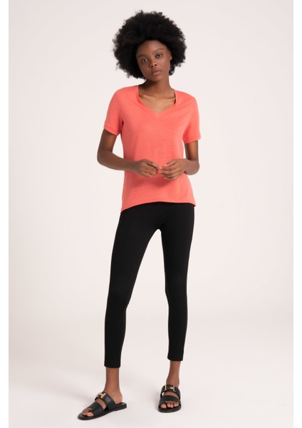 %100 Keten V Yaka Kadın Tişört, Logo Detaylı Coral Renk Tshirt modelleri
